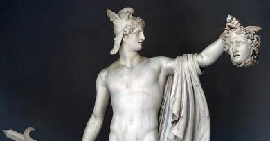 Maio é o quinto mês do ano. A cabeça da Medusa cortada!