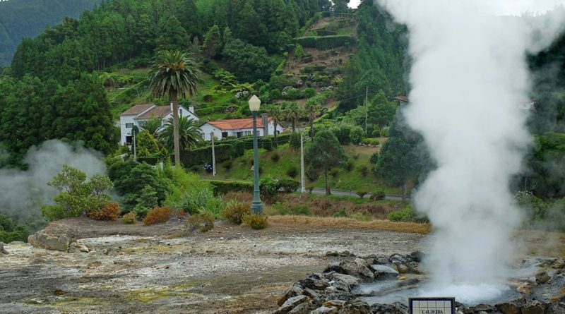 Feriados nos Açores: feriado regional e feriados municipais - fumarolas
