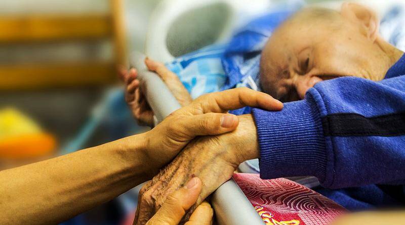 Mitos sobre os cuidados paliativos. Importa cuidar bem do outro até ao final da vida.