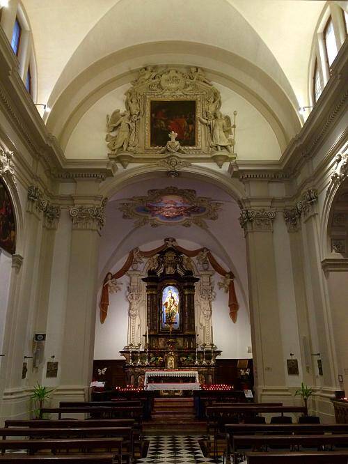 Interior da Igreja de São Carlos Borromeu