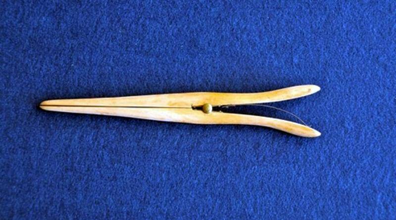 A tesoura das luvas de senhora rica