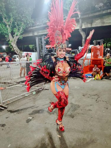 Ana Filipa, musa portuguesa, foi destaque no Carnaval Carioca