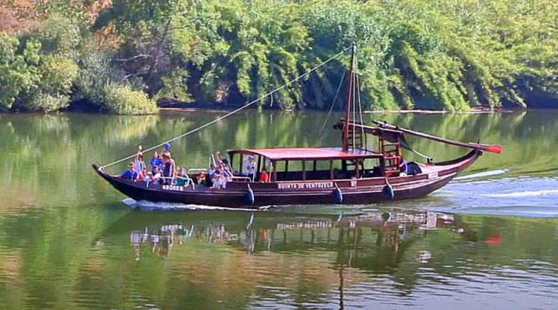 Cruzeiro no rio Douro em barco rabelo