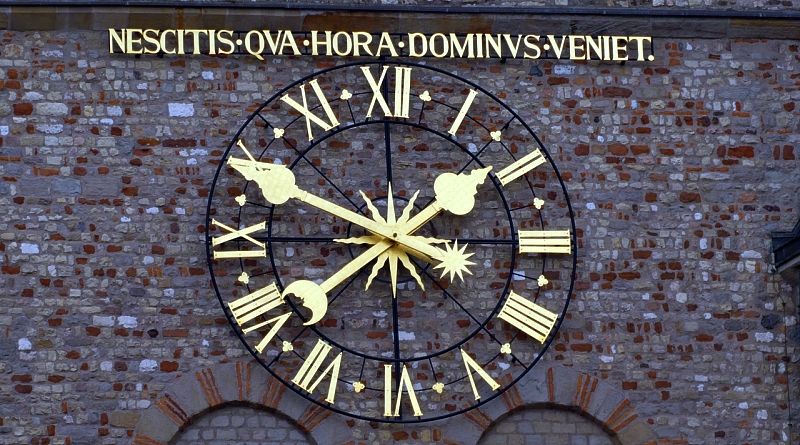 O latim é uma língua de enorme importância histórica, cultural e linguística.