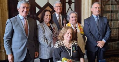 Governo português distingue a fadista Maria Alcina